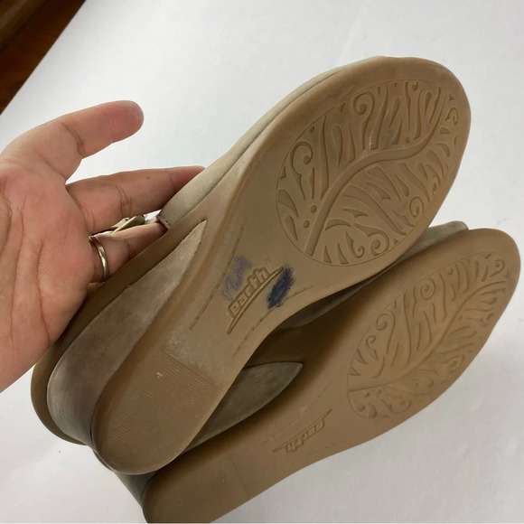 Earth Womens 7.5 Adina Taupe Beige Leather Wedge Peep Toe Sandal Adjustable - Picture 7 of 7